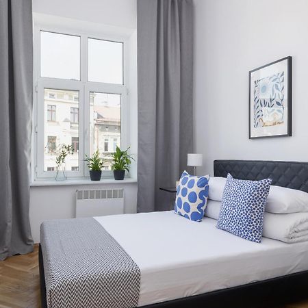 1-Bedroom Apartment - 65 Dluga Street Kraków Exteriör bild