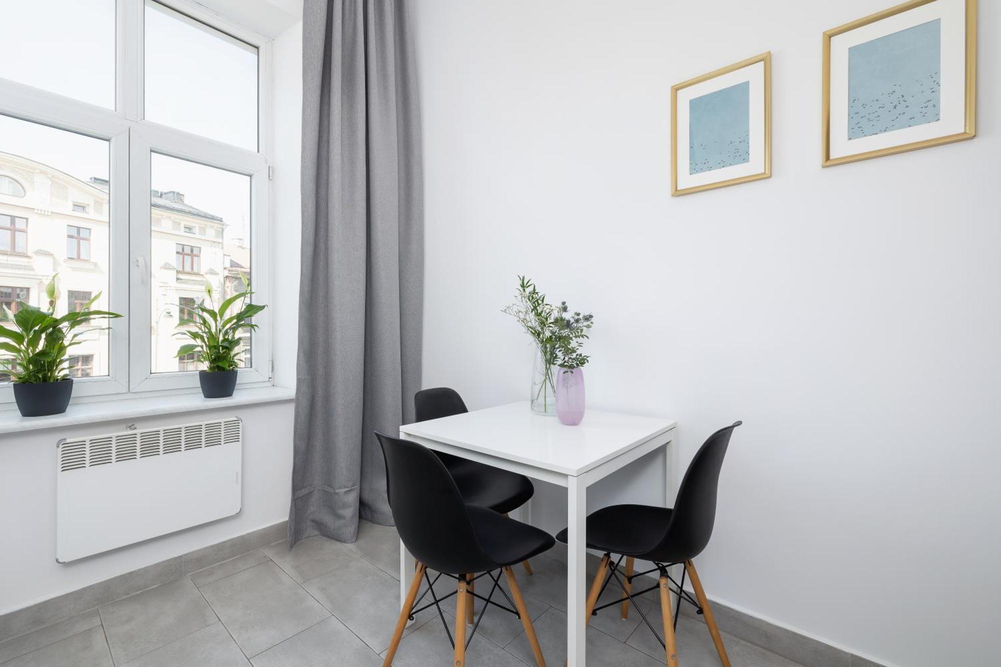 1-Bedroom Apartment - 65 Dluga Street Kraków Exteriör bild